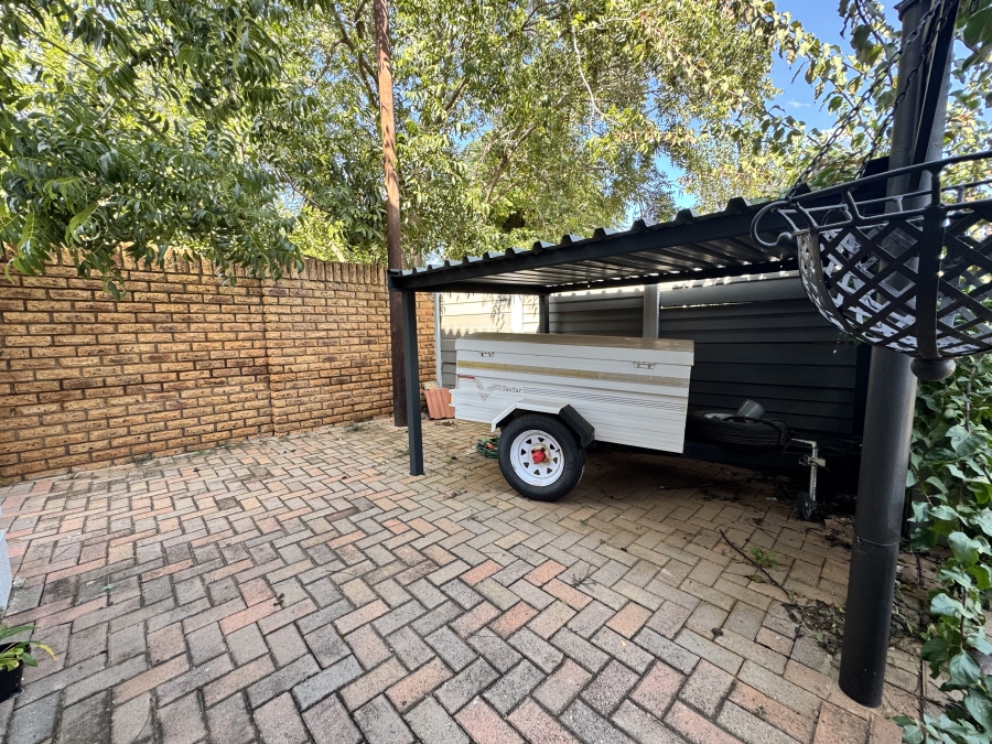 To Let 3 Bedroom Property for Rent in La Hoff North West